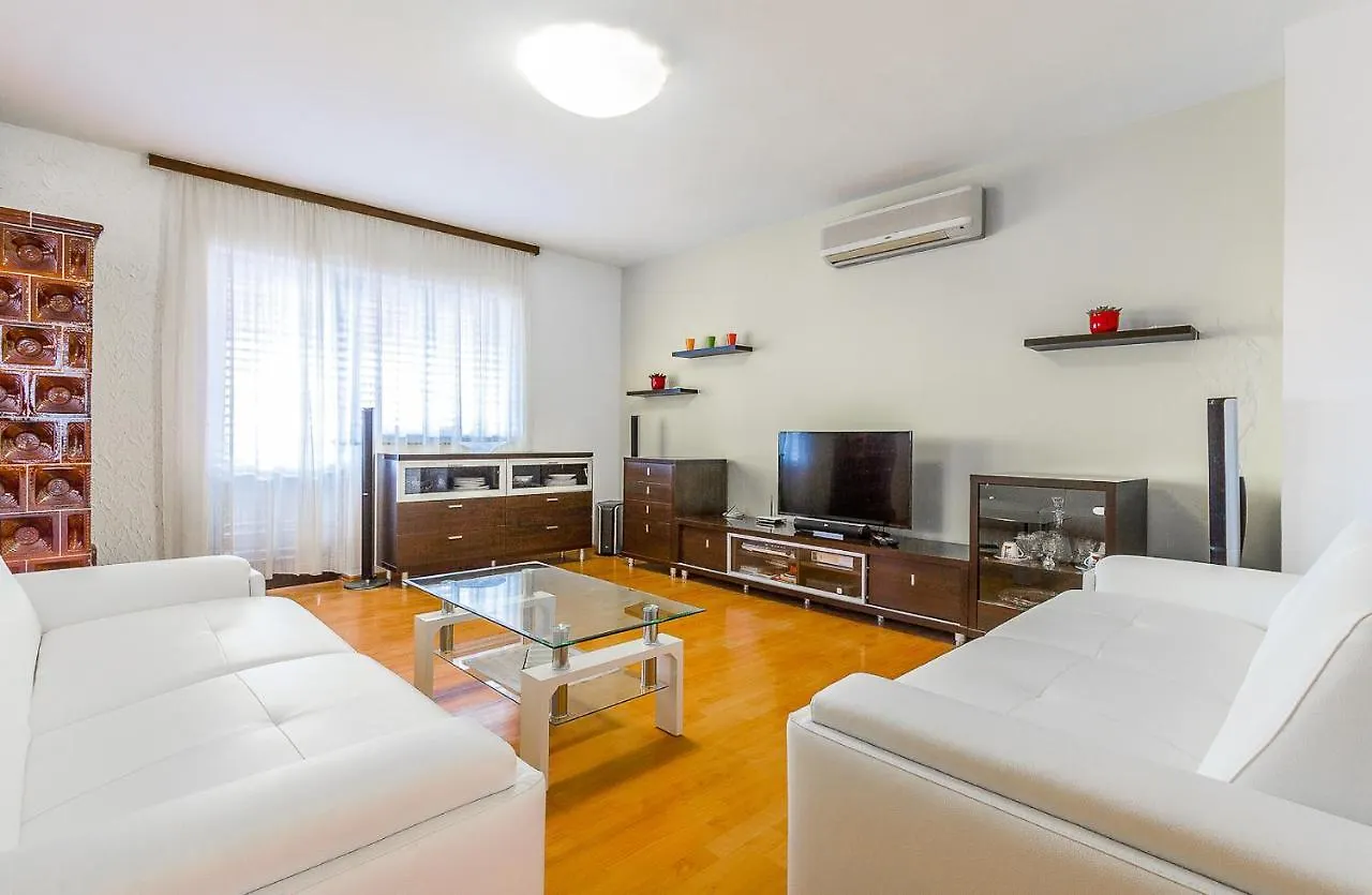 Holiday Home Villa Pula